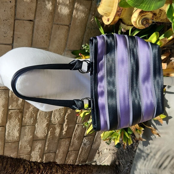 Harveys Disney Couture The Nightmare Before Christmas Carriage Ring Tote - Picture 3 of 14